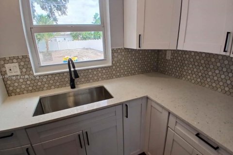 Casa en venta en Hollywood, Florida, 2 dormitorios, 49.05 m2 № 1691959 - foto 9