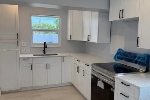 Casa en venta en Hollywood, Florida, 2 dormitorios, 49.05 m2 № 1691959 - foto 8
