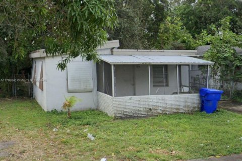 Casa en venta en Hollywood, Florida, 2 dormitorios, 49.05 m2 № 1691959 - foto 1