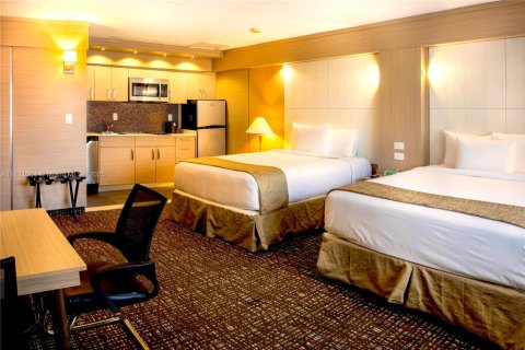 Condo in Fort Lauderdale, Florida  № 2013296 - photo 5