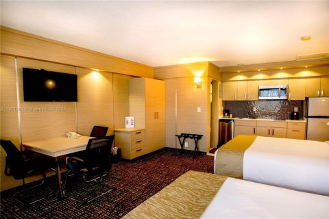 Condo in Fort Lauderdale, Florida  № 2013296 - photo 4