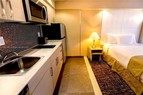 Condo in Fort Lauderdale, Florida  № 2013296 - photo 7