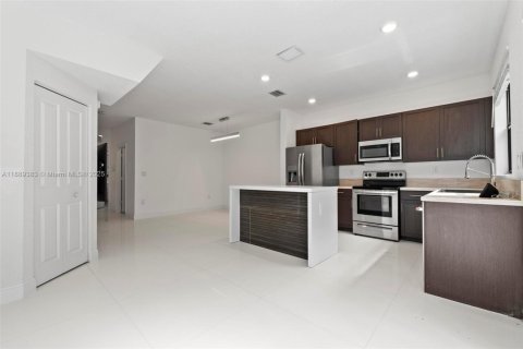Villa ou maison à louer à Miami, Floride: 3 chambres, 122.63 m2 № 1939152 - photo 14
