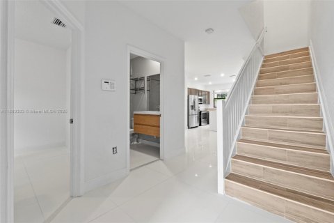 Villa ou maison à louer à Miami, Floride: 3 chambres, 122.63 m2 № 1939152 - photo 4