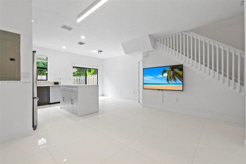 Villa ou maison à louer à Miami, Floride: 3 chambres, 122.63 m2 № 1939152 - photo 11
