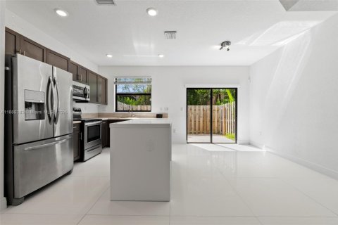Villa ou maison à louer à Miami, Floride: 3 chambres, 122.63 m2 № 1939152 - photo 12