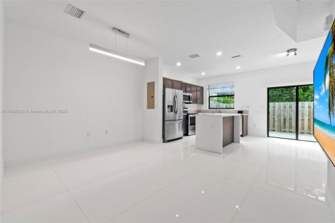Villa ou maison à louer à Miami, Floride: 3 chambres, 122.63 m2 № 1939152 - photo 9