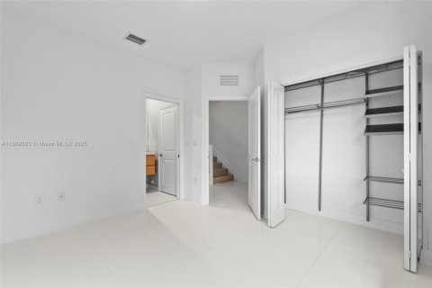 Villa ou maison à louer à Miami, Floride: 3 chambres, 122.63 m2 № 1939152 - photo 7