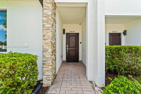 Villa ou maison à louer à Miami, Floride: 3 chambres, 122.63 m2 № 1939152 - photo 3