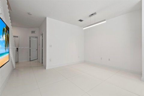 Villa ou maison à louer à Miami, Floride: 3 chambres, 122.63 m2 № 1939152 - photo 10