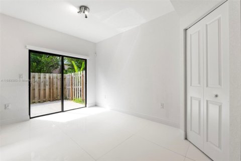 Villa ou maison à louer à Miami, Floride: 3 chambres, 122.63 m2 № 1939152 - photo 13