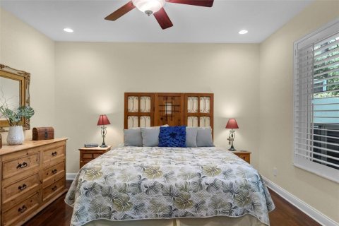 House in Tampa, Florida 3 bedrooms, 165.27 sq.m. № 1746519 - photo 15