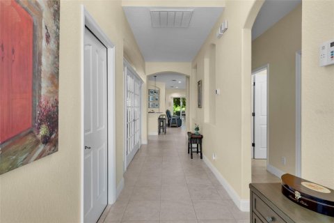 House in Tampa, Florida 3 bedrooms, 165.27 sq.m. № 1746519 - photo 2