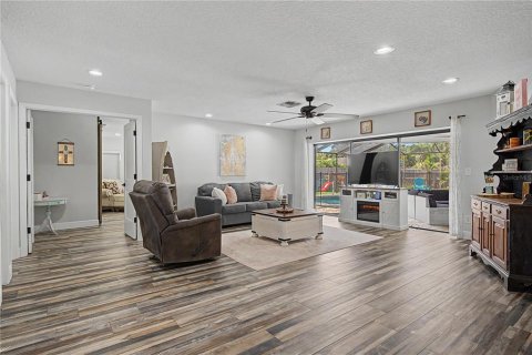 Casa en venta en Clearwater, Florida, 5 dormitorios, 270.81 m2 № 2150344 - foto 8