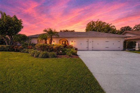 Casa en venta en Clearwater, Florida, 5 dormitorios, 270.81 m2 № 2150344 - foto 3