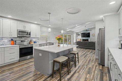 Casa en venta en Clearwater, Florida, 5 dormitorios, 270.81 m2 № 2150344 - foto 14