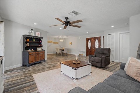 Casa en venta en Clearwater, Florida, 5 dormitorios, 270.81 m2 № 2150344 - foto 10