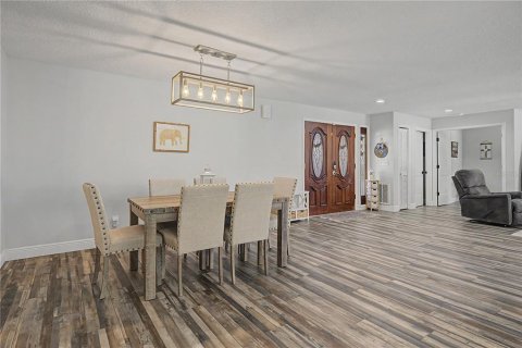 Casa en venta en Clearwater, Florida, 5 dormitorios, 270.81 m2 № 2150344 - foto 5