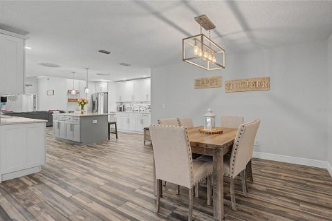 Casa en venta en Clearwater, Florida, 5 dormitorios, 270.81 m2 № 2150344 - foto 7