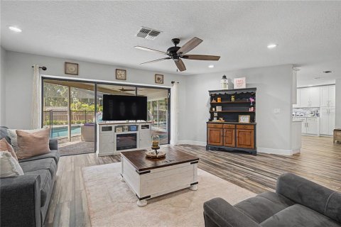 Casa en venta en Clearwater, Florida, 5 dormitorios, 270.81 m2 № 2150344 - foto 9