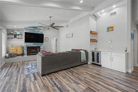 Casa en venta en Clearwater, Florida, 5 dormitorios, 270.81 m2 № 2150344 - foto 18
