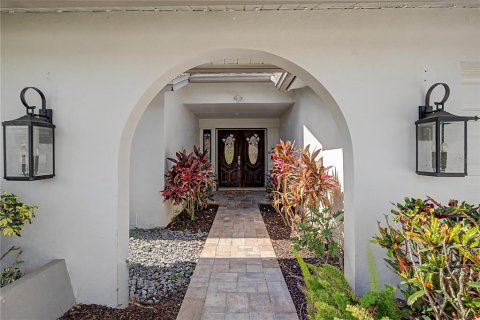 Casa en venta en Clearwater, Florida, 5 dormitorios, 270.81 m2 № 2150344 - foto 4