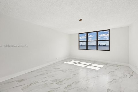 Купить кондоминиум в Майами, Флорида 2 спальни, 215.53м2, № 1955265 - фото 27