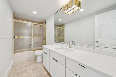 Купить кондоминиум в Майами, Флорида 2 спальни, 215.53м2, № 1955265 - фото 22