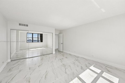 Купить кондоминиум в Майами, Флорида 2 спальни, 215.53м2, № 1955265 - фото 19