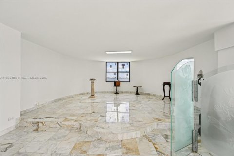 Купить кондоминиум в Майами, Флорида 2 спальни, 215.53м2, № 1955265 - фото 9