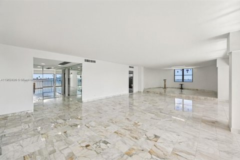 Купить кондоминиум в Майами, Флорида 2 спальни, 215.53м2, № 1955265 - фото 11