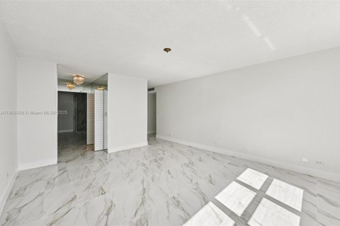 Купить кондоминиум в Майами, Флорида 2 спальни, 215.53м2, № 1955265 - фото 28