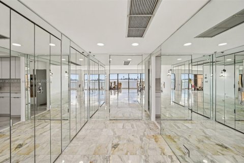 Купить кондоминиум в Майами, Флорида 2 спальни, 215.53м2, № 1955265 - фото 6