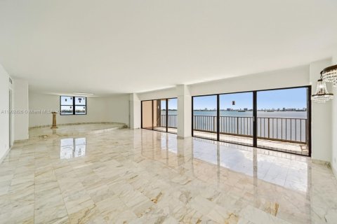 Купить кондоминиум в Майами, Флорида 2 спальни, 215.53м2, № 1955265 - фото 7