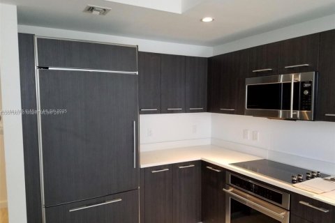 Condominio en alquiler en Miami, Florida, 1 dormitorio, 79.06 m2 № 1924717 - foto 1
