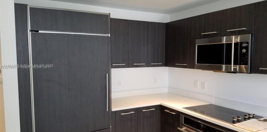 Condominio en Miami, Florida, 1 dormitorio № 1924717