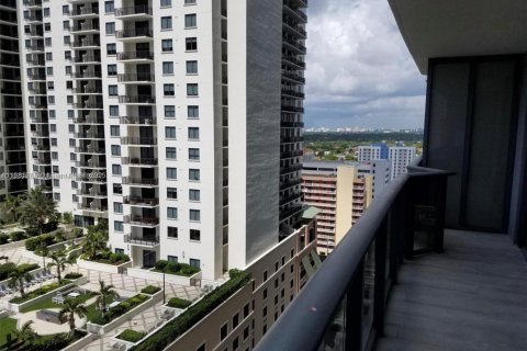 Condominio en alquiler en Miami, Florida, 1 dormitorio, 79.06 m2 № 1924717 - foto 2