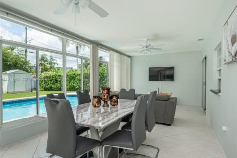 House in Hollywood, Florida 3 bedrooms, 168.06 sq.m. № 2075360 - photo 21