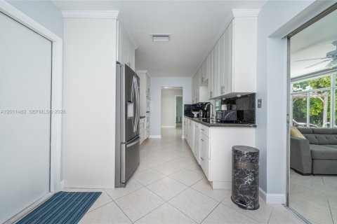 House in Hollywood, Florida 3 bedrooms, 168.06 sq.m. № 2075360 - photo 25