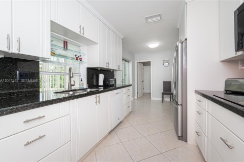 House in Hollywood, Florida 3 bedrooms, 168.06 sq.m. № 2075360 - photo 30