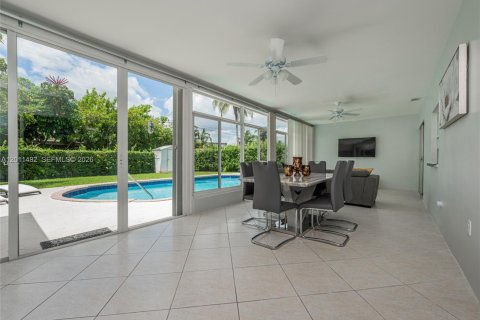 House in Hollywood, Florida 3 bedrooms, 168.06 sq.m. № 2075360 - photo 19