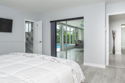 House in Hollywood, Florida 3 bedrooms, 168.06 sq.m. № 2075360 - photo 17