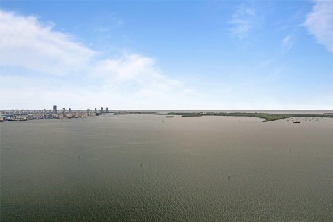 Copropriété à vendre à Miami, Floride: 2 chambres, 160.72 m2 № 1877911 - photo 10