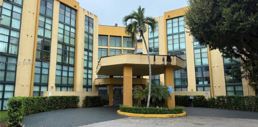 Condo in Miami, Florida, 2 bedrooms  № 1990891