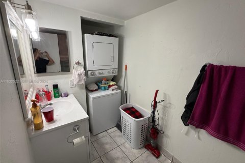 Condo in Miami, Florida, 2 bedrooms  № 1990891 - photo 5