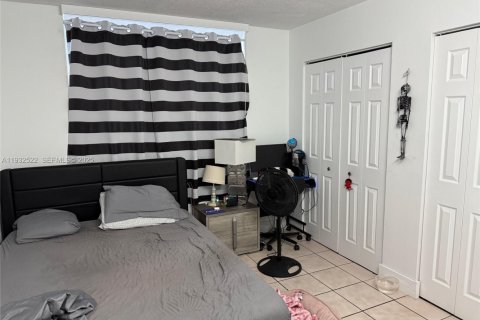 Condo in Miami, Florida, 2 bedrooms  № 1990891 - photo 6