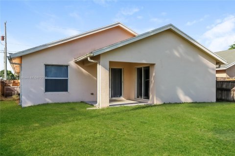 Снять в аренду виллу или дом в Юпитер, Флорида 3 спальни, 125.51м2, № 1948571 - фото 14