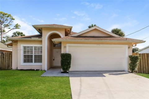 Снять в аренду виллу или дом в Юпитер, Флорида 3 спальни, 125.51м2, № 1948571 - фото 1