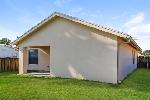 Снять в аренду виллу или дом в Юпитер, Флорида 3 спальни, 125.51м2, № 1948571 - фото 15