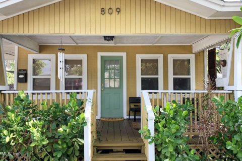 House in Tampa, Florida 2 bedrooms, 99.22 sq.m. № 807007 - photo 1